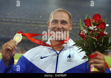 Gold medalist Gerd Kanter of Estonia celebrates on the podium during the medal ceremony for the Men`s Discus Throw Final in the National Stadium during the Beijing 2008 Olympic Games in Beijing, China, 20 August 2008. Photo: Jens Buettner dpa ###dpa### Stock Photo