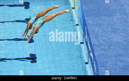 Apolline Dreyfuss and Lila Meessemann-Bakir from France exercise in the Women·s Duet Free Routine Final of the Synchronized Swimming competition in the National Aquatics Center duering the Beijing 2008 Olympic Games in Beijing, China, 20 August 2008. Photo: Marcus Brandt dpa ###dpa### Stock Photo