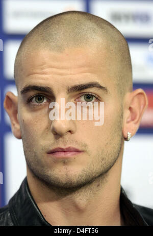 German Bundesliga club Hamburg SV's new striker Mladen Petric is introduced to the press in Hamburg, Germany, 21 August 2008. The 27-year-old Croatian international penned a four-year contract and was swapped from Borussia Dortmund for Hamburg's striker Mohamed Zidan. Photo: ULRICH PERREY Stock Photo