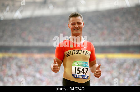 German athelete Heinrich Popow finishes second the 100m at the Beijing 2008 Paralympic Games in Beijing, China, 14 September 2008. Photo: ROLF VENNENBERND Stock Photo