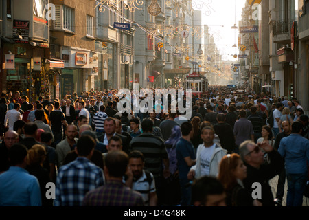 Türkei, Istanbul, Beyoglu, Istiklal Caddesi (Unabhüngigkeitsstrasse). Stock Photo