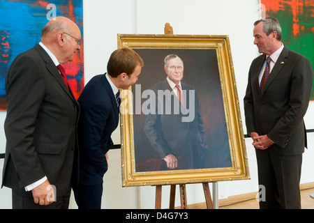 Berlin, Germany, Honorary Citizen-portrait of former U.S. President George Bush is unveiled Stock Photo