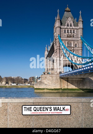 THE QUEENS WALK SE1 Tower Bridge and The River Thames with sign for 'The Queen's Walk' on SouthBank walkway Southwark London UK Stock Photo