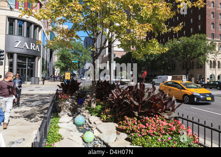 Stores on North Michigan Avenue's Magnificent Mile, Chicago's most fashionable shopping street, Chicago, Illinois, USA Stock Photo