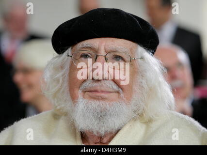 Nicaraguan author Ernesto Cardenal pictured during the award ceremony of the Peace Prize of the German Book Trade in Frankfurt Main, Germany, 19 October 2008. Photo: Arne Dedert Stock Photo