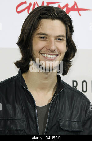 Actor Ben Barnes smiles during a photocall of 'Easy virtue' within the scope of the 3rd Rome International Film Festival in Rome, Italy, 27 October 2008. Photo: Hubert Boesl Stock Photo
