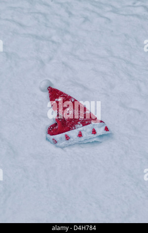 a Santa hat lying in the snow Stock Photo