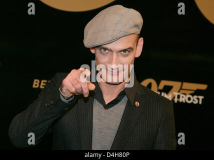 Swiss actor Anatole Taubman poses for the cameras as he arrives for the German premiere of their film 'Quantum of Solace' in Berlin, Germany, 03 November 2008. The latest James Bond film will hit German cinemas from 06 November on. Photo: Jens Kalaene Stock Photo