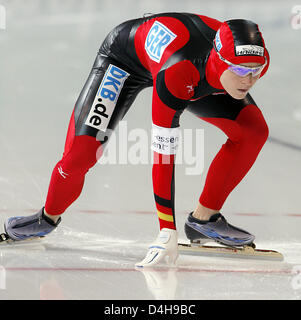 German ice speed skater Judith Hesse is pictured during the 500-metre race of the Speed Skating World Cup at sports forum  ?Hohenschoenhausen? in Berlin, Germany, 07 November 2008. 106 women and 144 men from 27 different countries participated in the event. Photo: Bernd Settnik Stock Photo