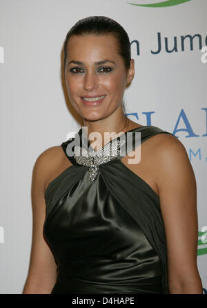 Model Yasmin Le Bon arrives on the red carpet at Hotel ?Atlantis, The Palm? on the artificial island ?The Palm Jumeirah? in Dubai, UAE, 20 November 2008. The artificial island was inaugurated with a large party after seven years of construction. Numerous celebrities from all over the world attended the party. Photo: Jens Kalaene Stock Photo