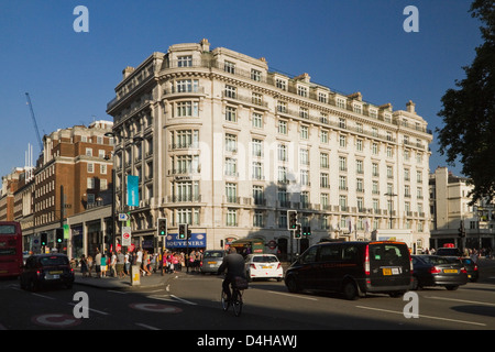 Busy corner of Oxford Street and Park Lane London England Stock Photo