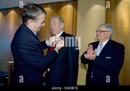 Wolfgang Niersbach (L) secretary-general of German Football Association (DFB), awards German goalie legend Bernd Trautmann (C) during a reception of in his honour in Berlin, Germany, 19 November 2008. Trautmann was the first-ever German to play in English Premier League in 1949. The 85-year-old played for Manchester City and is regarded one of England?s best goalkeepers as he also  Stock Photo