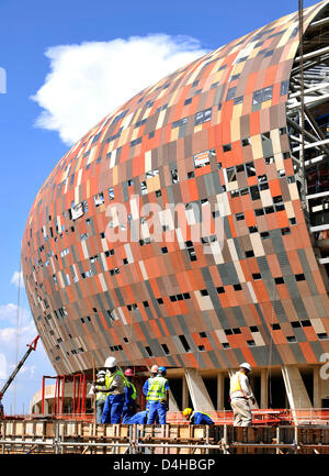 Construction works seen at the Soccer City Stadium in Johannesburg, South Africa, 25 November 2008. Eight matches including opening game and final will take place at this stadium. The 2010 World Cup organisation committee informs FIFA officials about the progress of construction works for the 2010 World Cup and the 2009 Confederations Cup. Photo: Gero Breloer Stock Photo