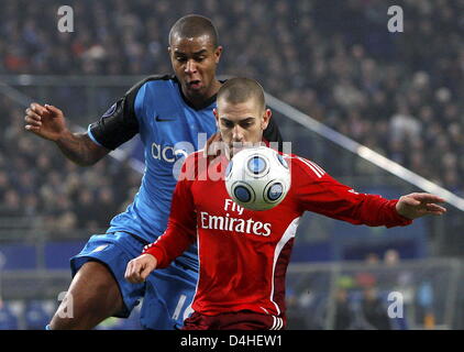 Hamburg?s Mladen Petric (R) and Aston Villa?s Zat Knight vie for the ball during the UEFA Cup match Hamburg SV vs Aston Villa at HSH Nordbank Arena in Hamburg, Germany, 17 December 2008. The match ended 3-1. Photo: Marcus Brandt Stock Photo