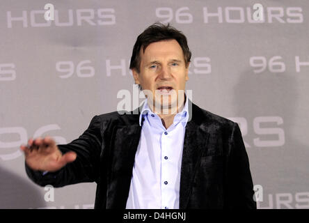 Irish actor Liam Neeson poses during a photo call for his film ?96 Hours? in Berlin, Germany, 08 January 2009. The movie tells the story of former investigator Bryan Mills (Liam Neeson), who is left with only four days to find his kidnapped daughter in Paris. ?96 Hours? will be released in German cinemas on 19 February. Photo: Rainer Jensen Stock Photo