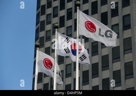 South Korea: Flags in front of LG headquarter (LG Twin Towers) in Seoul Stock Photo