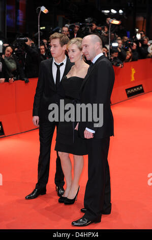 German actor David Kross (L), British actors Ralph Fiennes (R) and Kate Winslet arrive at the premiere of their film ?The Reader? at the 59th Berlin International Film Festival in Berlin, Germany, 06 February 2009. The film runs out of competition, a total of 18 films compete for the Silver and Golden Bears of the 59th Berlinale. Photo: Joerg Carstensen Stock Photo