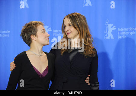 Romanian actress Anamaria Marinca (L) and French actress Julie Delphy pictured at the photocall for their film ?The Countess? at the 59th Berlin International Film Festival in Berlin, Germany, 09 February 2009. The film runs in the ?Panorama Special? section, a total of 18 films compete for the Silver and Golden Bears of the 59th Berlinale. Photo: GERO BRELOER Stock Photo