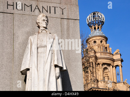 London, England, UK. Statue of Edith Cavell (1865-1915; nurse and WW1 heroine) in St Martin's Place (George Frampton; 1920) Stock Photo