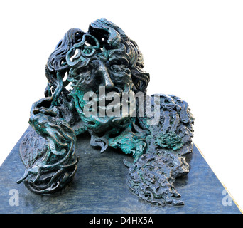 London, England, UK. Memorial to Oscar Wilde (writer and wit; 1854-1900) in Adelaide Street (Maggie Hambling, 1998) Stock Photo