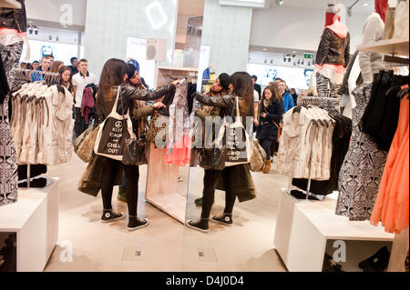 London, UK. 14th March 2013.  H&M relaunches its remodelled flagship store in Oxford Circus. Credit: Pcruciatti / Alamy Live News Stock Photo