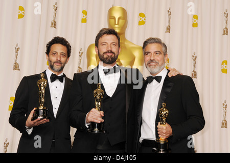 ARGO  2012 film producers from l: Grant Heslov, Ben Affleck, George Clooney with their Best Film Oscars. Photo Jeffrey Mayer Stock Photo