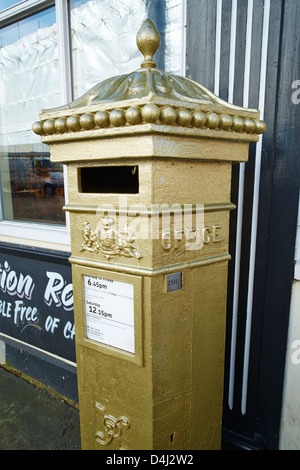 Gold painted postbox in honour of Sophie Wells Exchequer Gate Lincoln Lincolnshire England Stock Photo