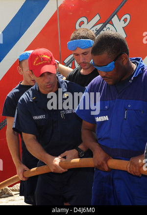 Chief Warrant Officer Mike Hernandez explains proper hose-handling techniques Stock Photo