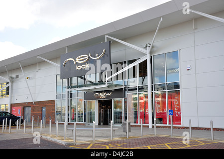 'New Look' fashion clothing store, The Peel Centre, Skimped Hill, Bracknell, Berkshire, England, United Kingdom Stock Photo