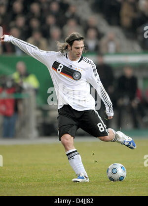 German midfielder Torsten Frings is shown in action during the international match vs Norway at LTU Arena in Duesseldorf, Germany, 11 February 2009. Norway defeated Germany 1-0. Photo: Franz-Peter Tschauner