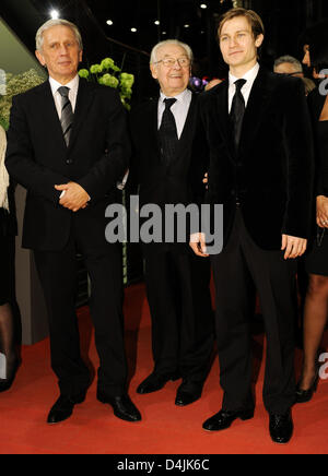 Polish director Andrzej Wajda (C) and Polish actors Jan Englert (L) and Pawel Szajda arrive for the premiere of the film ?Sweet Rush? at the 59th Berlin International Film Festival in Berlin, Germany, 13 February 2009. A total of 18 films compete for the Silver and Golden Bears of the 59th Berlinale. The winners will be announced on 14 February 2009. Photo: Tim Brakemeier Stock Photo