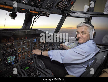 German Foreign Minister Frank-Walter Steinmeier (SPD) sits in the cockpit of a Transall C-160 of the Bundeswehr on the flight from Erbil in Iraq to Amman in Jordan on 18 February 2009. Photo: Thomas Koehler Stock Photo