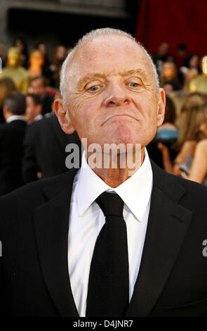 British actor Sir Anthony Hopkins arrives on the red carpet for the 81st Academy Awards at the Kodak Theatre in Hollywood, California, USA, 22 February 2009. The Academy Awards, popularly known as the Oscars, honour excellence in cinema. Photo: Hubert Boesl Stock Photo