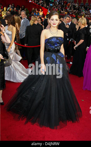 French actress Marion Cotillard arrives on the red carpet for the 81st Academy Awards at the Kodak Theatre in Hollywood, California, USA, 22 February 2009. The Academy Awards, popularly known as the Oscars, honour excellence in cinema. Photo: Hubert Boesl Stock Photo