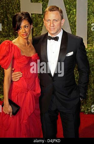 British actor Daniel Craig (R) and his girlfriend Satsuki Mitchell  arrive at the Vanity Fair Oscar Party at Sunset Towers in Los Angeles, CA, United Statess, 22 February 2009. Photo: Hubert Boesl Stock Photo