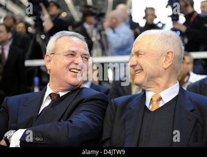 Volkswagen CEO Martin Winterkorn (L) and Ferdinand Piech (R), chairman of the Volkswagen supervisory board, pictured at the 79th Geneva Motor Show in Geneva, Switzerland, 03 March 2009. Photo: MARIJAN MURAT Stock Photo