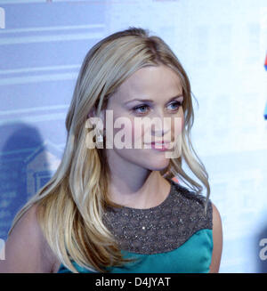 US actress Reese Witherspoon smiles as she arrives for the Germany premiere of her film ?Monsters vs. Aliens? in Berlin, Germany, 09 March 2009. The animated film Reese?s voice is starring is in German cinemas from 02 April on. Photo: Xamax Stock Photo