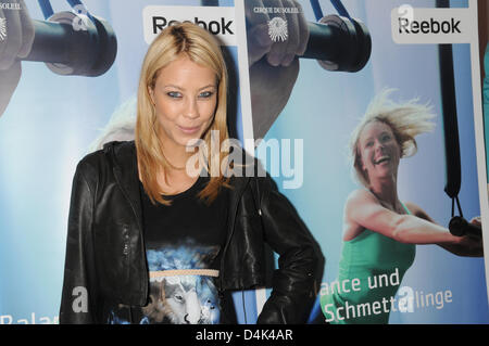 Jewellery designer Sandy Meyer-Woelden smiles during the opening of the gym ?body+soul? in Brunntal, Germany, 18 March 2009. The new fitness workout Jukari - Fit to Fly could be tested during the opening of the modern fitness and wellness centre, and a fitness show was presented. Photo: Felix Hoerhager Stock Photo