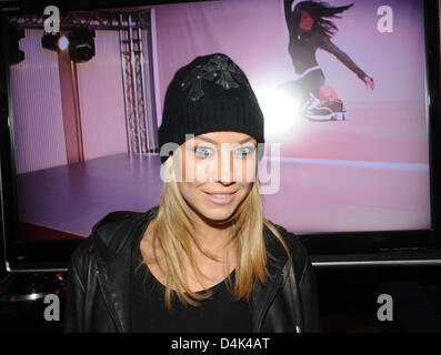 Jewellery designer Sandy Meyer-Woelden smiles during the opening of the gym ?body+soul? in Brunntal, Germany, 18 March 2009. The new fitness workout Jukari - Fit to Fly could be tested during the opening of the modern fitness and wellness centre, and a fitness show was presented. Photo: Felix Hoerhager Stock Photo