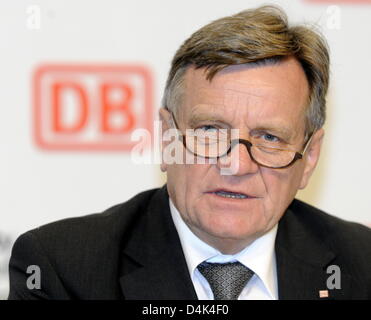 CEO of Deutsche Bahn AG, Hartmut Mehdorn, explains the company?s results during a balance press conference in Berlin, Germany, 30 March 2009. Mehdorn is harshly criticised due to the company?s current data scandal. Photo: TIM BRAKEMEIER Stock Photo