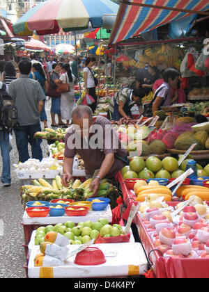 Fruit and vegetable on sale at Kowloon market in Hong Kong,  24 October 2008. Photo: Frank Baumgart Stock Photo