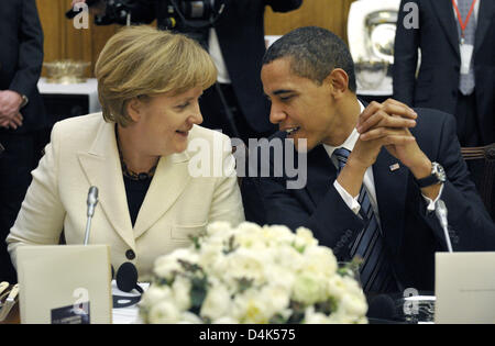 German Chancellor Angela Merkel (L) talks to US President Barack Obama during the working dinner prior to the G-20 Leaders? Summit on Financial Markets and the World Economy in Downing Street in London, United Kingdom, 01 April 2009. Photo: Steffen Kugler Stock Photo