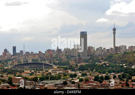 The skyline of Johannesburg, South Africa, 22 November 2008. Photo: Gero Breloer Stock Photo