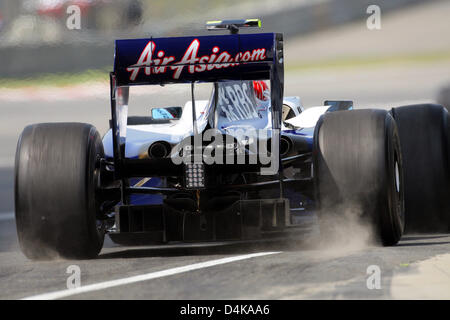 Japanese Formula One driver Kazuki Nakajima of Williams F1 steers his car during the first training session at Shanghai International Circuit, 17 April 2009. The Chinese Formula One Grand Prix will take place in Shanghai on 19 April 2009. Photo: Jens Buettner Stock Photo