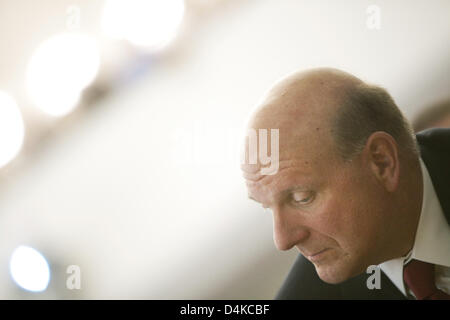 Microsoft CEO Steve Ballmer delivers a speech to students of the University of Applied Sciences in Cologne, Germany, 24 April 2009. Microsoft faced a significant profit collapse in consequence to the crisis on the personal computer market. In Q1 of 2009, surplus broke in by almost a third to roughly 3.0 billion US dollar, turnover plunged by six per cent to 13.6 billion US dollar.  Stock Photo