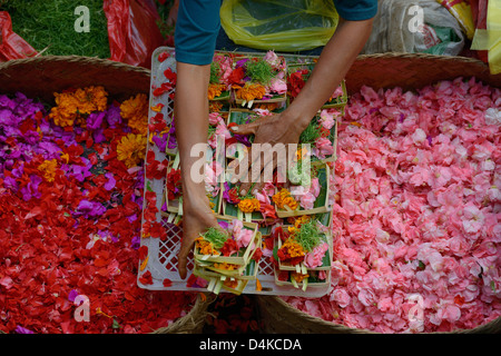 Indonesia, Bali, Ubud, selling flowers at the market for offerings Stock Photo