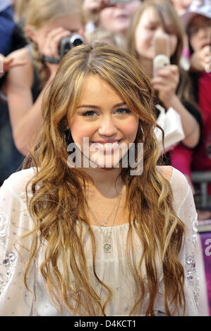 Leading actress and teenage star Miley Cyrus arrives for the premiere of the film ?Hannah Montana - The Movie? at Mathaeser cinema in Munich, Germany, 25 April 2009. Hundreds of teenagers applauded their idol Miley Cyrus during the premiere of the Disney film. The 16-year-old US actress had come to Munich with her father, country singer Billy Ray Cyrus, who also played in the film. Stock Photo