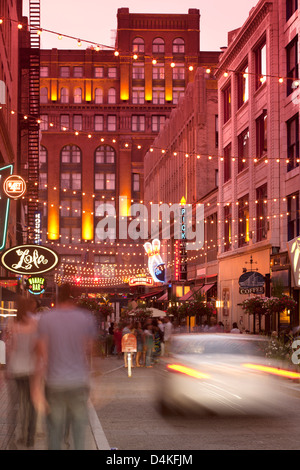 OUTDOOR RESTAURANTS EAST FOURTH STREET DOWNTOWN CLEVELAND OHIO USA Stock Photo