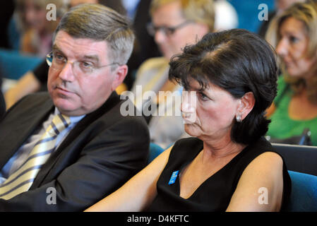 Christa Thiel (R), president of the German Swimming Federation (DSV), and Thomas Bach (L), President of the German Olympic Sports Conferedation (DOSB), during a presentation of Hamburg applying to host the 2013 FINA World Championships, at the FINA Swimming World Championships 2009 in Rome, Italy 18 July 2009. The apllication of Dubai was accepted. Photo: Bernd Thissen Stock Photo