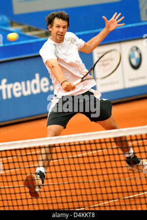 German Philipp Petzschner seen in action during his first round match against Australian Lleyton Hewitt at the 2009 BMW Open in Munich, Germany, 05 May 2009. Hewitt won 6-2, 6-7 and 7-6. Photo: FRANK LEONHARDT Stock Photo